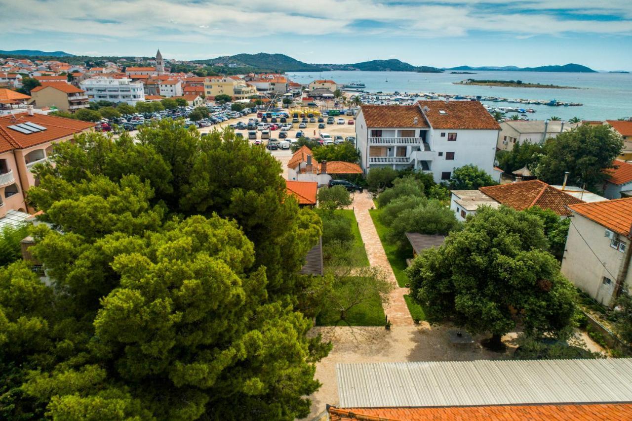Apartmani Mara Pakoštane Buitenkant foto