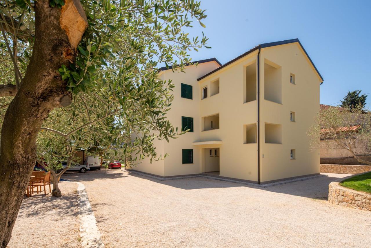 Apartmani Mara Pakoštane Buitenkant foto