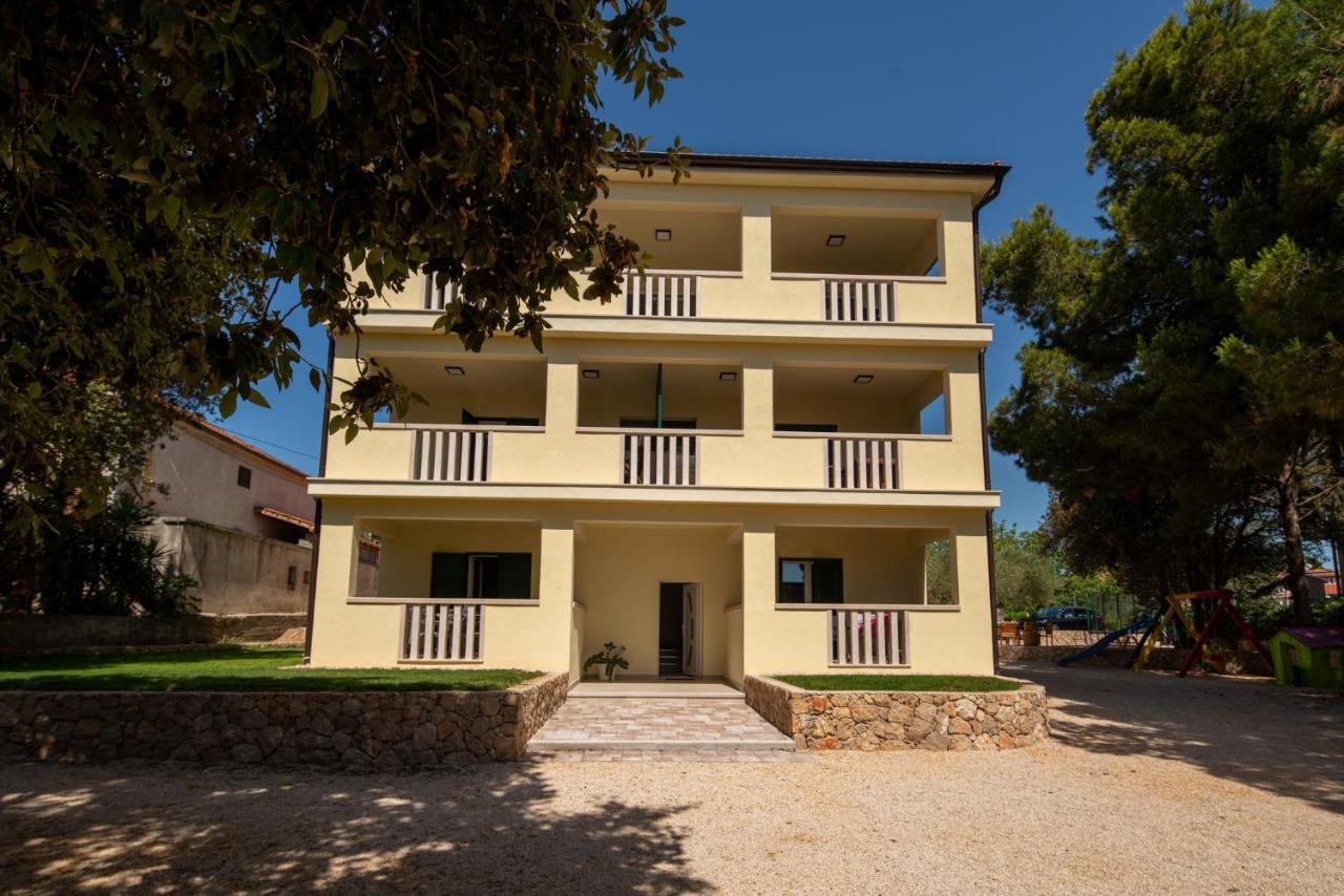 Apartmani Mara Pakoštane Buitenkant foto