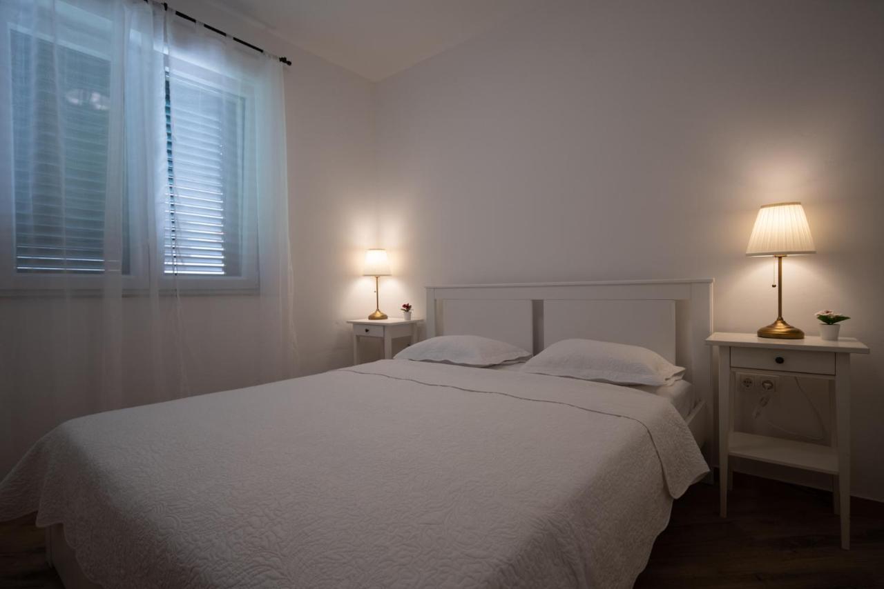 Apartmani Mara Pakoštane Buitenkant foto