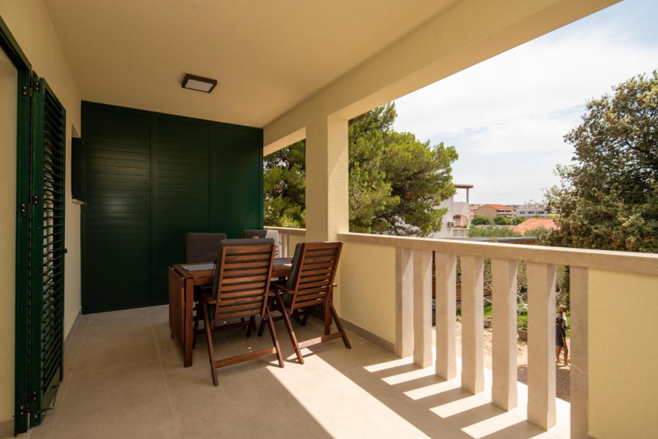 Apartmani Mara Pakoštane Buitenkant foto