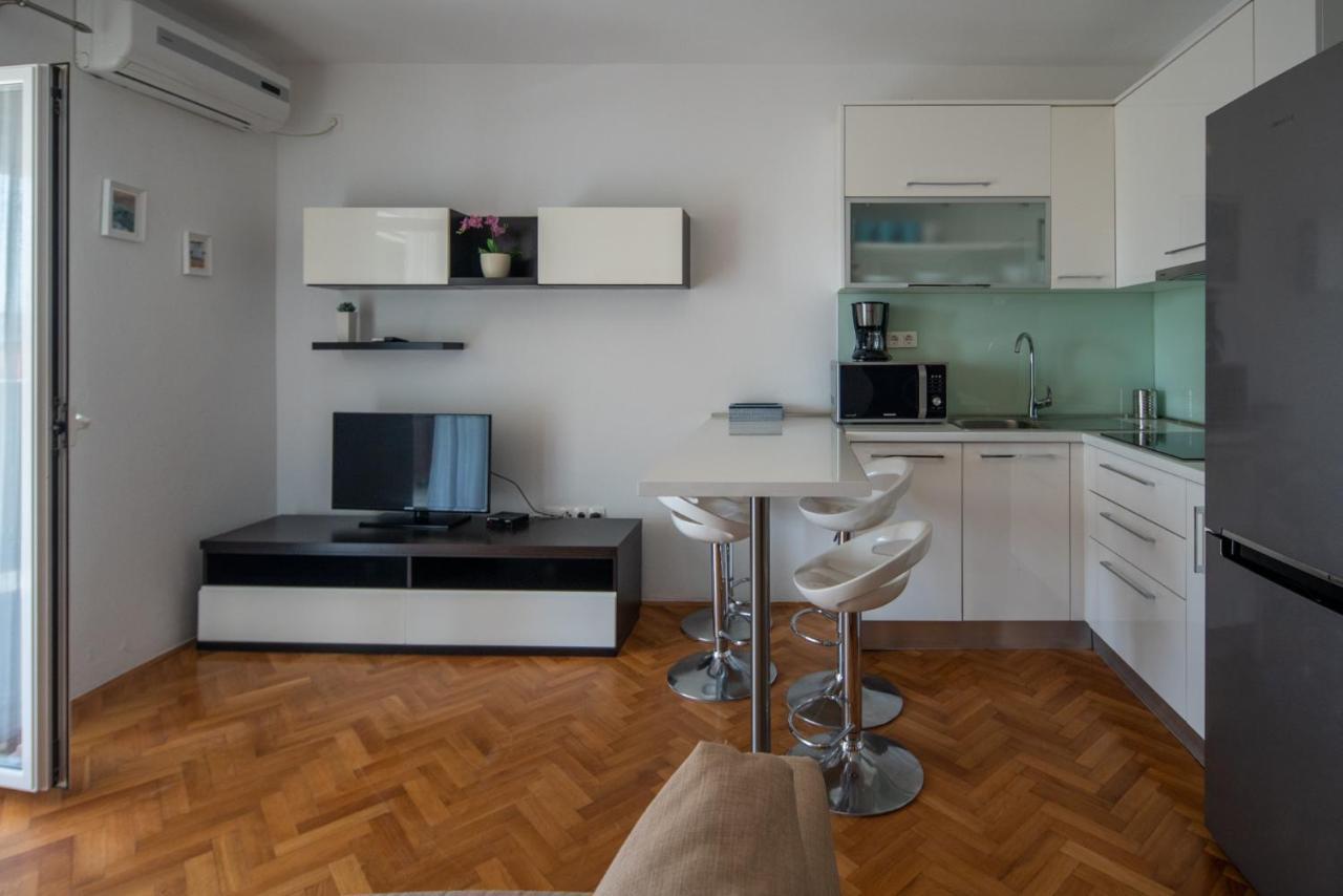 Apartmani Mara Pakoštane Buitenkant foto