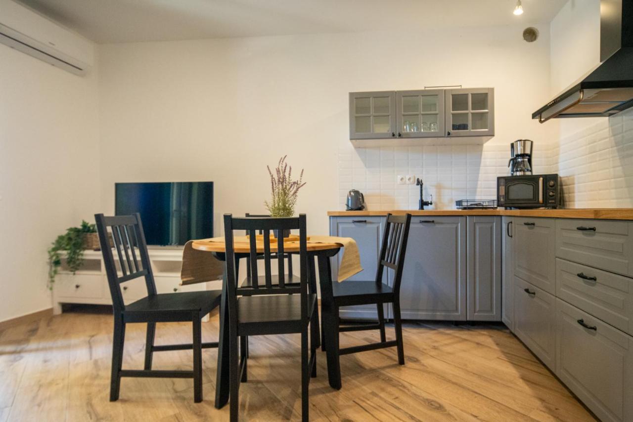 Apartmani Mara Pakoštane Buitenkant foto
