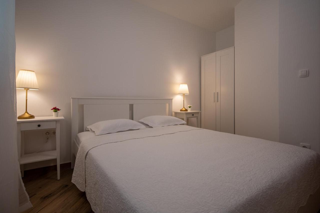 Apartmani Mara Pakoštane Buitenkant foto