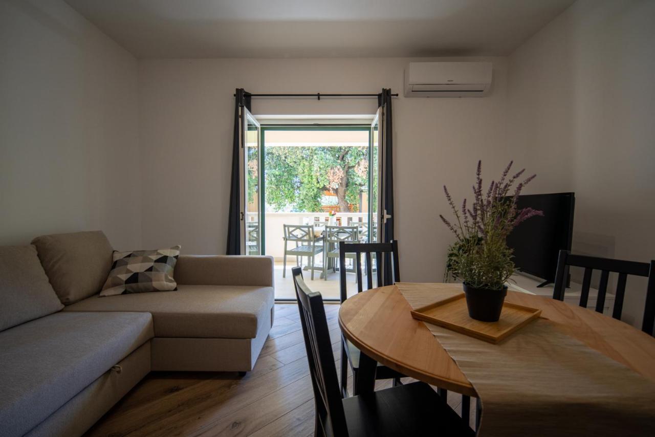 Apartmani Mara Pakoštane Buitenkant foto