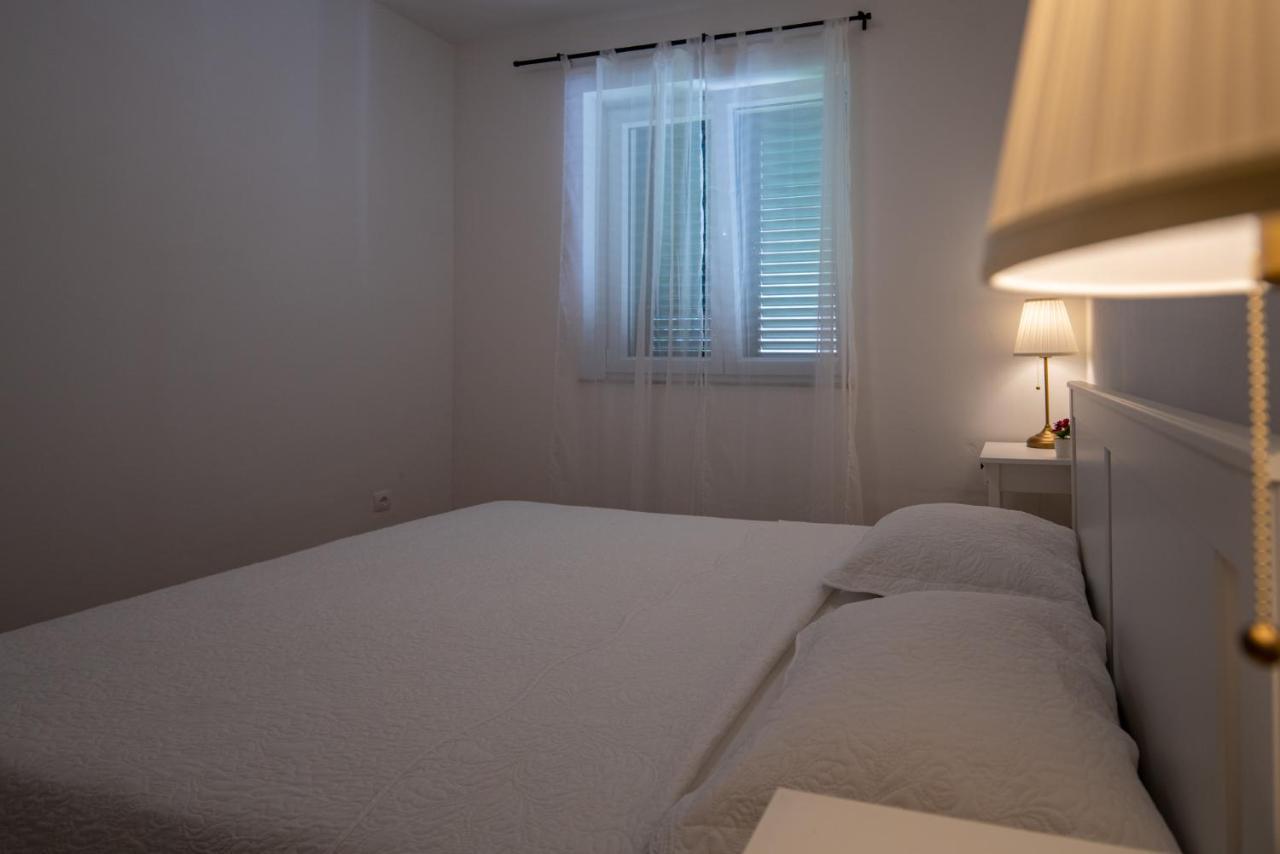 Apartmani Mara Pakoštane Buitenkant foto