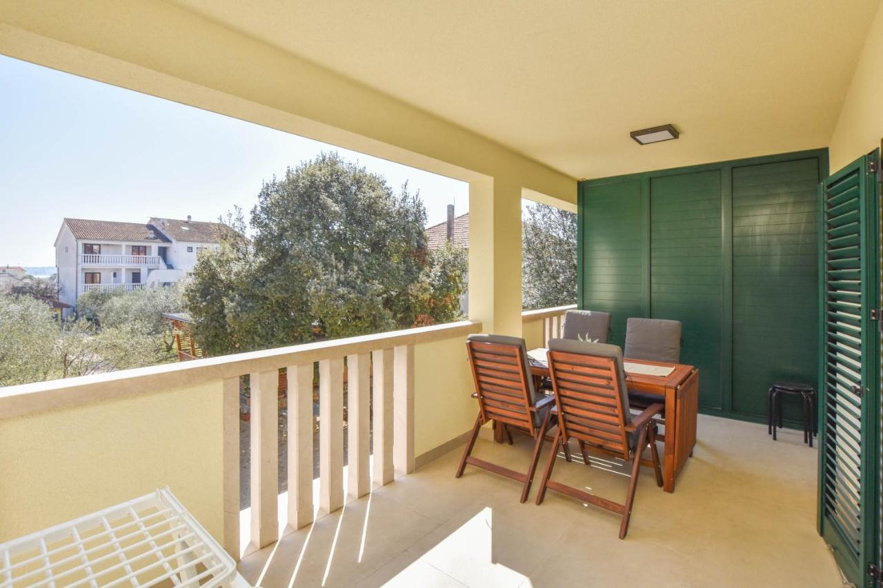 Apartmani Mara Pakoštane Buitenkant foto