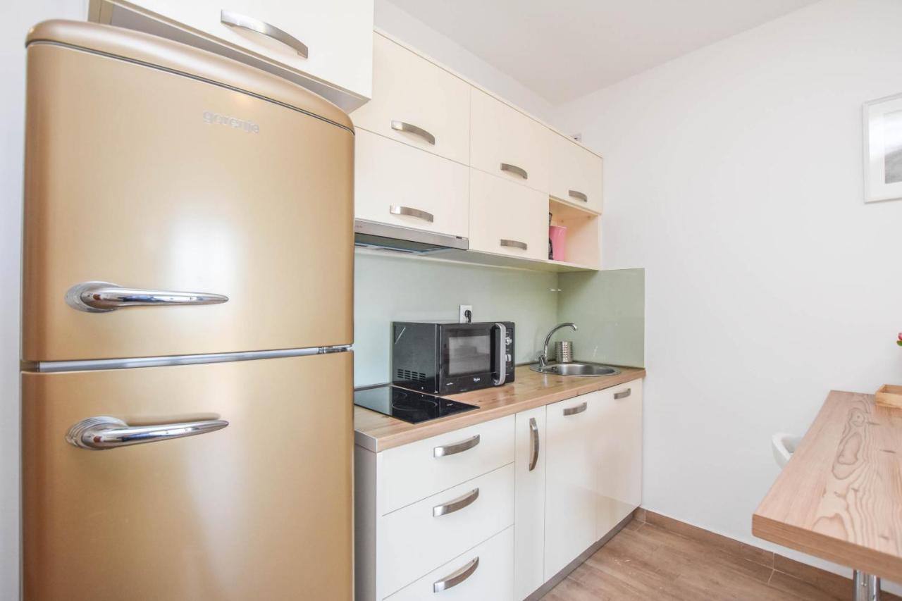 Apartmani Mara Pakoštane Buitenkant foto