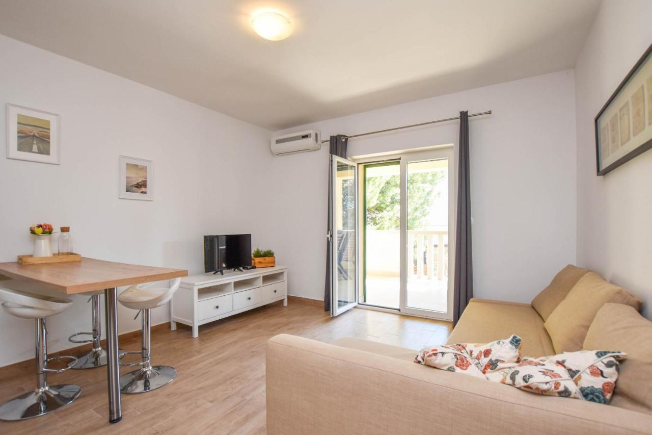 Apartmani Mara Pakoštane Buitenkant foto